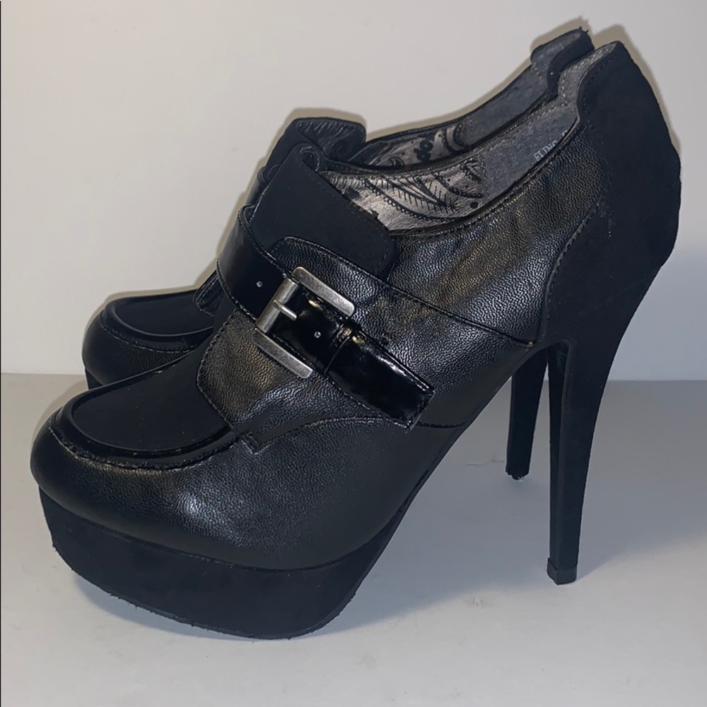 OMG ! These Dollhouse stilettos are insanely clean